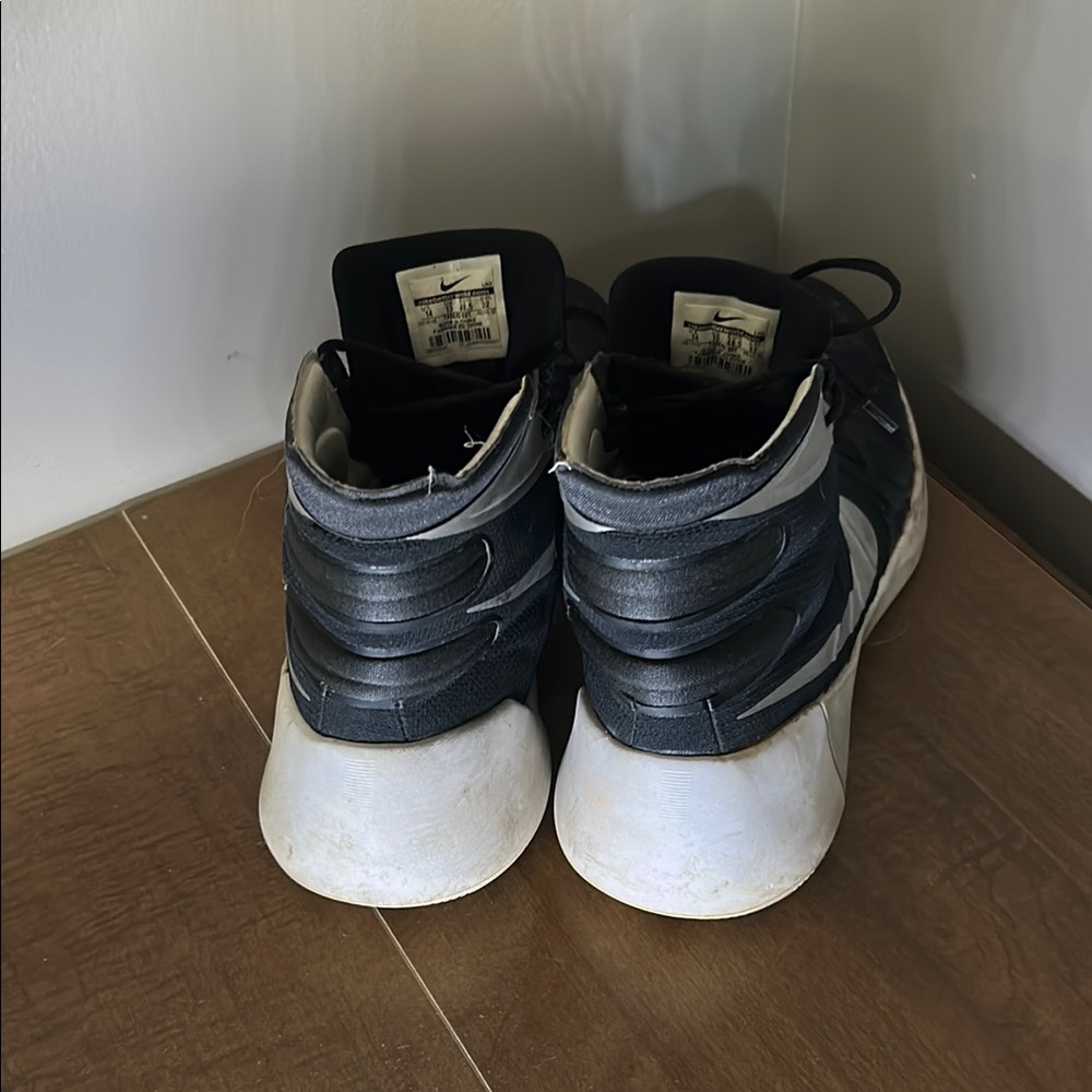 Nike Hyper Dunks - Picture 3 of 5